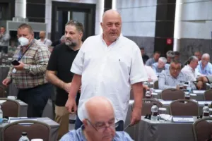 Μπέος κατά Αυγενάκη: "Ποιον ρώτησε για την επαγγελματική διαιτησία, είναι περαστικός από το χώρο"