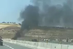 Στις φλόγες όχημα στον αυτοκινητόδρομο - Κλειστές λωρίδες