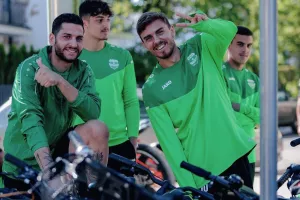 ΦΩΤΟΣ / Bραδινή ποδηλασία στη Λετονία 