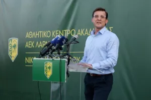 Η συγκίνηση του πατέρα (Φώτος)