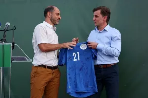 Η συγκίνηση του πατέρα (Φώτος)