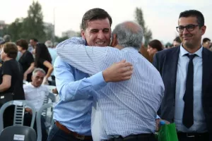 Η συγκίνηση του πατέρα (Φώτος)