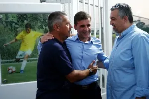 Η συγκίνηση του πατέρα (Φώτος)