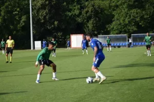 Αρχή με νίκη, με Φαράζ και Εγγλέζου (φώτος)