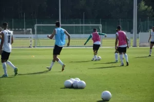 Αρχή με νίκη, με Φαράζ και Εγγλέζου (φώτος)
