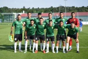 Αρχή με νίκη, με Φαράζ και Εγγλέζου (φώτος)