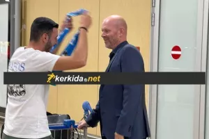 "Ντου" σε Μπεργκ, του φόρεσε το μπλε κασκόλ! 