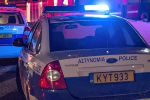 Επεισοδιακή καταδίωξη -Συγκρούστηκε με περιπολικό για να διαφύγει