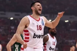 Ο Ολυμπιακός έκανε το double μετά από 25 χρόνια