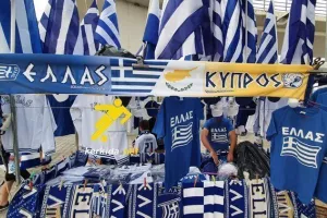 "Δεσπόζει" το κασκόλ "Ελλάς - Κύπρος" - "Αδέρφια!" (βίντεο)