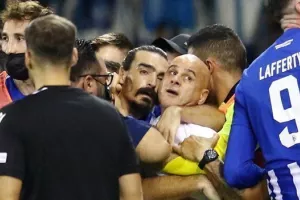 Ευχή Λάζαρου στον "mister" Τιμούρ/φώτο
