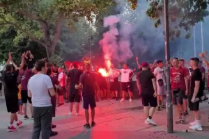 Γιόρτασαν την αποχώρηση Κούγια οι φίλαθλοι της ΑΕΛ