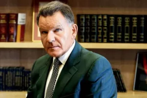 «Στον αγοραστή της ΑΕΛ προσφέρω και είκοσι μέρες δωρεάν διακοπές στη Μύκονο»