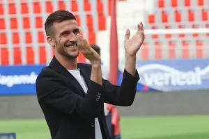 Άφιξη μέσα στην βδομάδα και παρουσίαση 