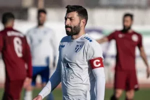 Έκλεισε τον Ελλαδίτη μπακ, Κουρούπη