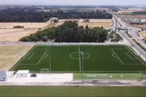 Η Πάφος παρουσιάζει το μοναδικό γήπεδο με τεχνητό χλοοτάπητα στην Κύπρο