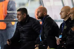 ΑΠΑΣΧΟΛΕΙ...