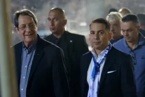 Σύντομα Κολόσσι!