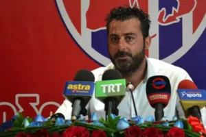 AEK: Εντάσσεται στο τμήμα σκάουτινγκ ο Άκης Πέτρου
