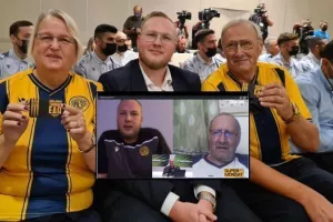 Η ΑΕΛ... αναγνώρισε την αφοσίωση των Άγγλων!