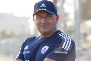 Γυαλίζει το μάτι του!
