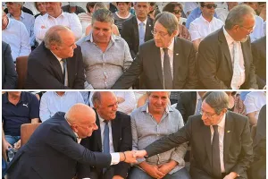 Χειραψίες... ο ΠτΔ