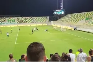 (ΒΙΝΤΕΟ Kerkida από ΑΕΚ ΑΡΕΝΑ) "Άτε ρε, βάλτο ρε... ΟΧΙΙΙΙ"