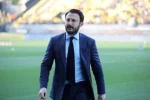 Συζητάει με στόπερ από την Primera ο Καρυπίδης