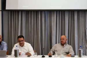 Ανανέωση... εντολής για τα επόμενα 2 χρόνια (φώτος)