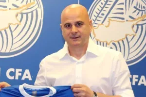 "Κτενίζει"... Ελλάδα και Κόσοβο ο Τιμούρ