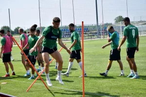 (Φώτος) Συνεχίζει η ΑΕΚ - Live streaming το φιλικό 