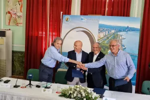 Έπεσαν... οι υπογραφές (φώτος)