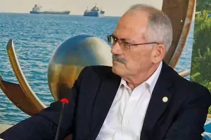 Έπεσαν... οι υπογραφές (φώτος)