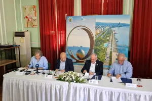 Έπεσαν... οι υπογραφές (φώτος)