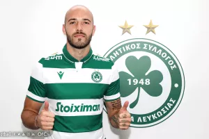 Υπέγραψε και έβαλε τα πράσινα της Ομόνοιας! (φώτος)