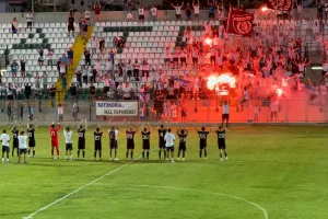 Aπόλλων: Koρύφωση... στο τέλος, σύνθημα τίτλου από "Φυγάδες"! (βίντεο/φώτος)