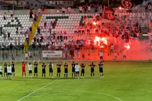 Aπόλλων: Koρύφωση... στο τέλος, σύνθημα τίτλου από "Φυγάδες"! (βίντεο/φώτος)