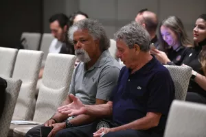 Τερματοφύλακας και κέντρο!