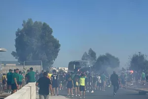 Χαμός στην άφιξη της ΑΕΚ! 