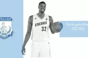 Ανακοινώθηκε De'Angelo D Riley