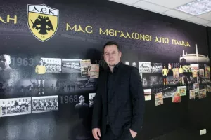 Τσακίρης: «Πληρώνει καλά για στόπερ η ΑΕΚ - Θα περιμένει 15 μέρες τη μια περίπτωση που παλεύει»