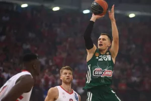 Παντρεύτηκε τη σύντροφό του ο Νέντοβιτς 