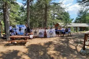 ΘΥΡΑ 1: "Ετοιμάστε τα κρέατα τζιαι τις παγωμένες"