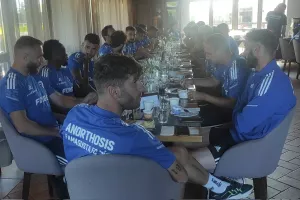 Πρόγευμα και σε λίγο... φιλικό