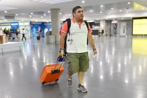 ΑΠΟΕΛίστες στο αεροδρόμιο (φώτος)