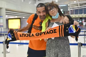 ΑΠΟΕΛίστες στο αεροδρόμιο (φώτος)