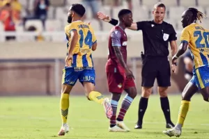 ΑΠΟΕΛ - Μπότεφ: Ήταν (πολύ) καλύτερο, πέρασε με Τσεμπάκ-Εφραίμ! (φώτος)