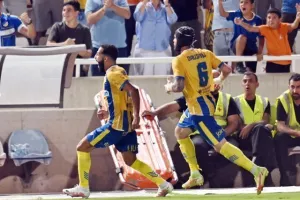 ΑΠΟΕΛ - Μπότεφ: Ήταν (πολύ) καλύτερο, πέρασε με Τσεμπάκ-Εφραίμ! (φώτος)