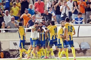 ΑΠΟΕΛ - Μπότεφ: Ήταν (πολύ) καλύτερο, πέρασε με Τσεμπάκ-Εφραίμ! (φώτος)