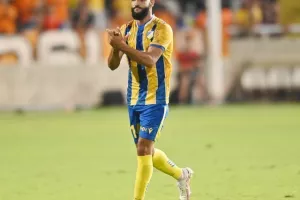 ΑΠΟΕΛ - Μπότεφ: Ήταν (πολύ) καλύτερο, πέρασε με Τσεμπάκ-Εφραίμ! (φώτος)